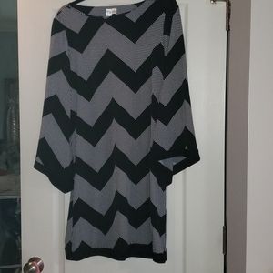 Retro black and White above knee 👗